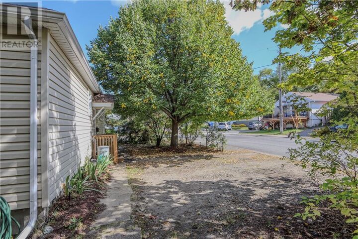 Property Photo:  199 Barlow Street  ON P3C 3K4 