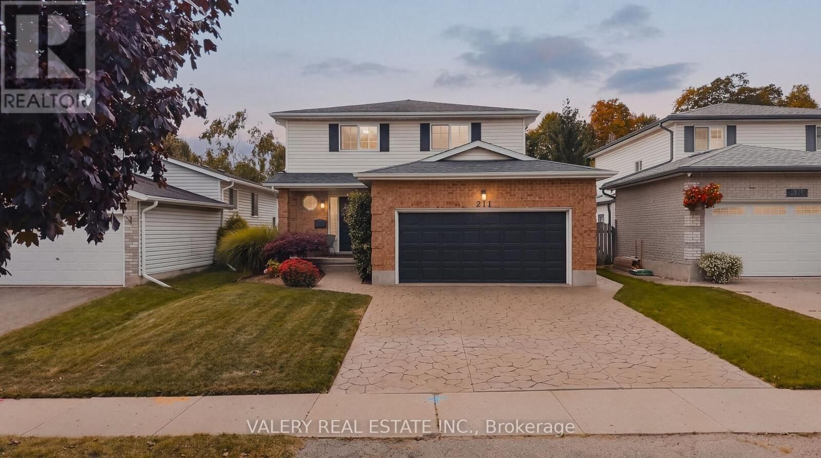 Property Photo: 211 Eastforest Trail ON N2N 3E8