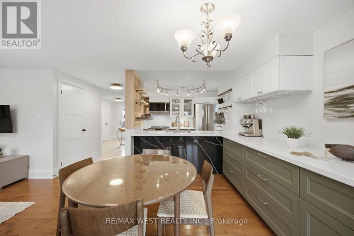 Property Photo:  11 Ambler Bay  ON L4M 7A4 