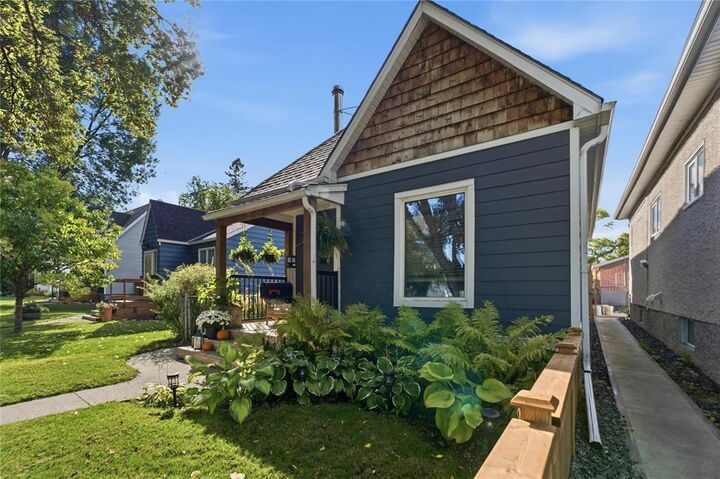 Property Photo: 91 Chandos Avenue MB R2H 1Y1