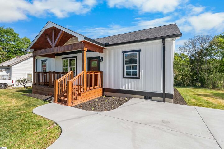 Property Photo:  105 Bailey Street  SC 29621 