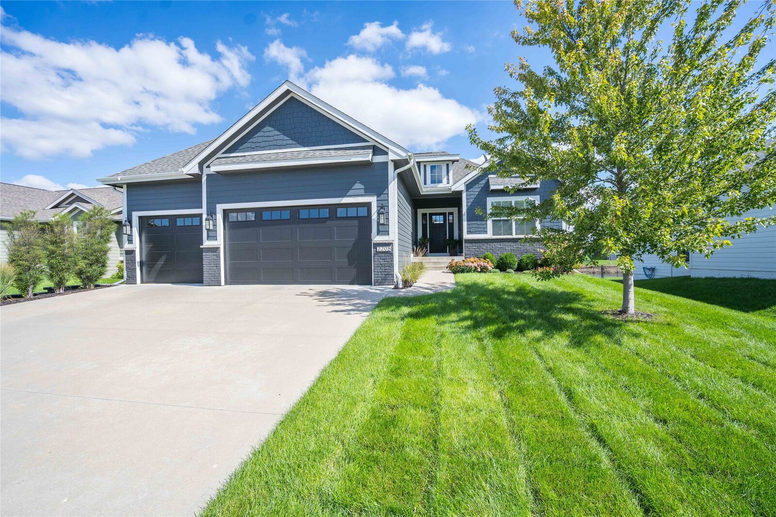 Property Photo:  2205 NW Greenwood Street  IA 50023 
