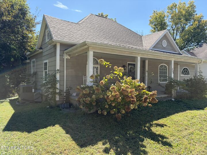 Property Photo:  730 Banks Ave  TN 37917 