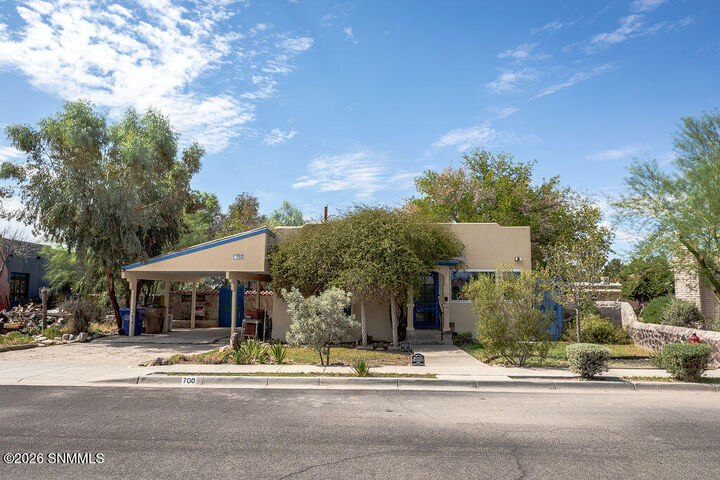 Property Photo:  700 El Prado Avenue  NM 88005 