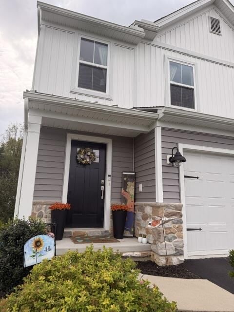 Property Photo:  9524 Newtown Road  PA 18031 
