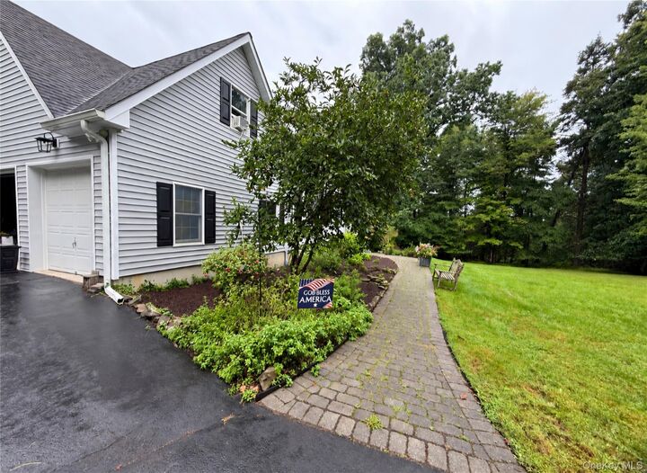 Property Photo:  22 Eskew Court  NY 12566 