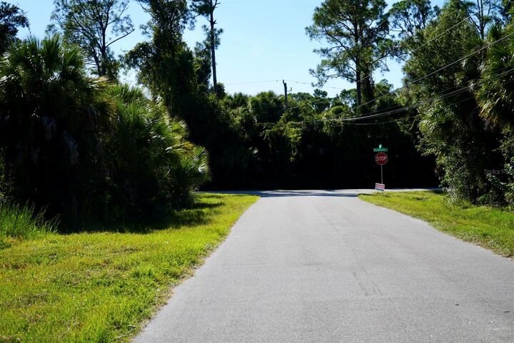 Property Photo: 5168 Greenhouse Avenue FL 34288