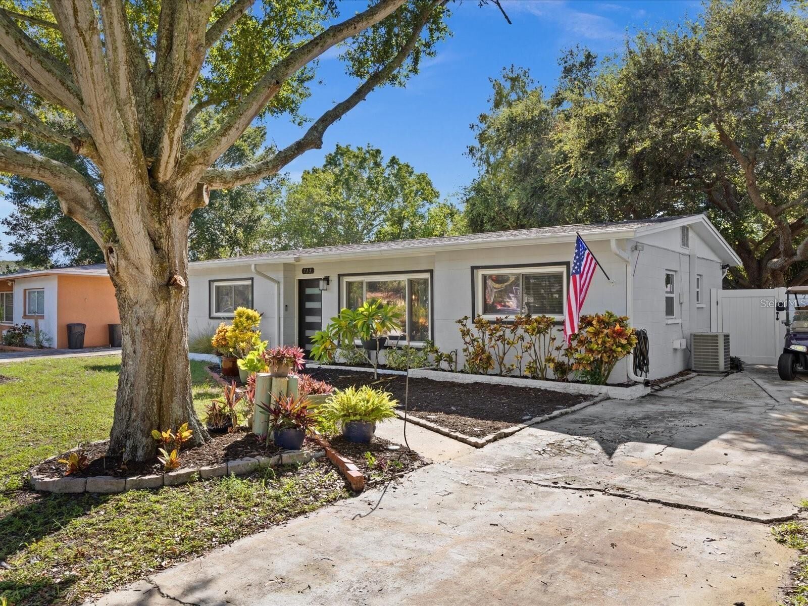 Property Photo:  715 W Bayshore Drive  FL 34689 