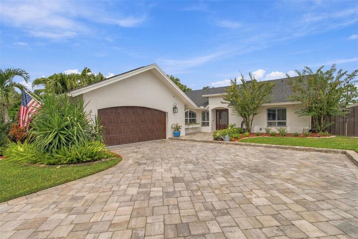 Property Photo:  13603 Clubside Drive  FL 33624 