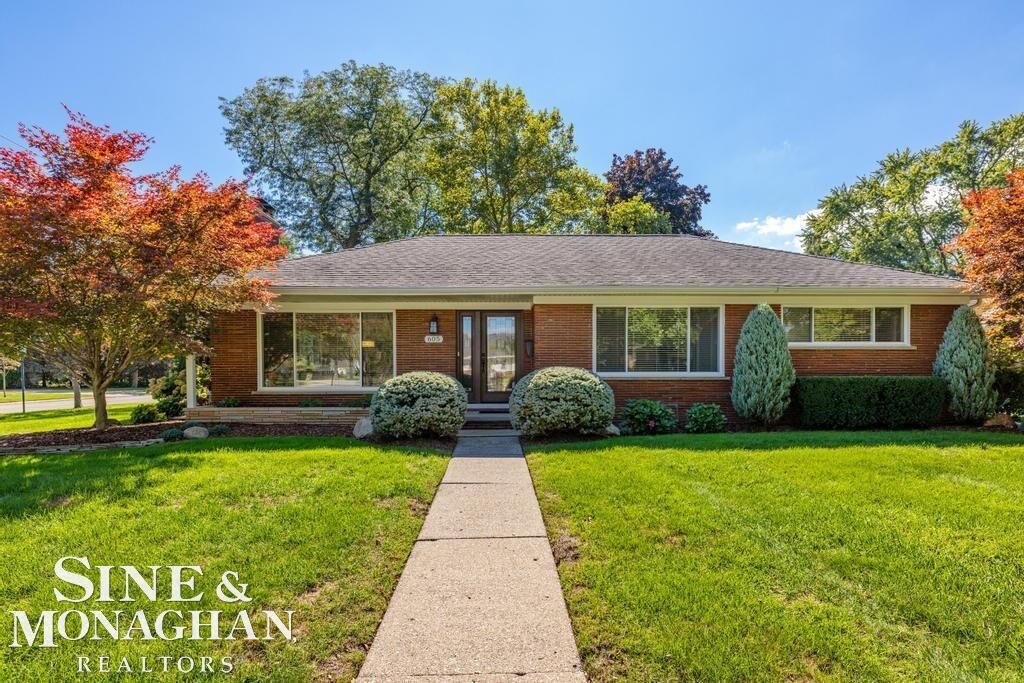 Property Photo:  605 Hidden Lane  MI 48235 