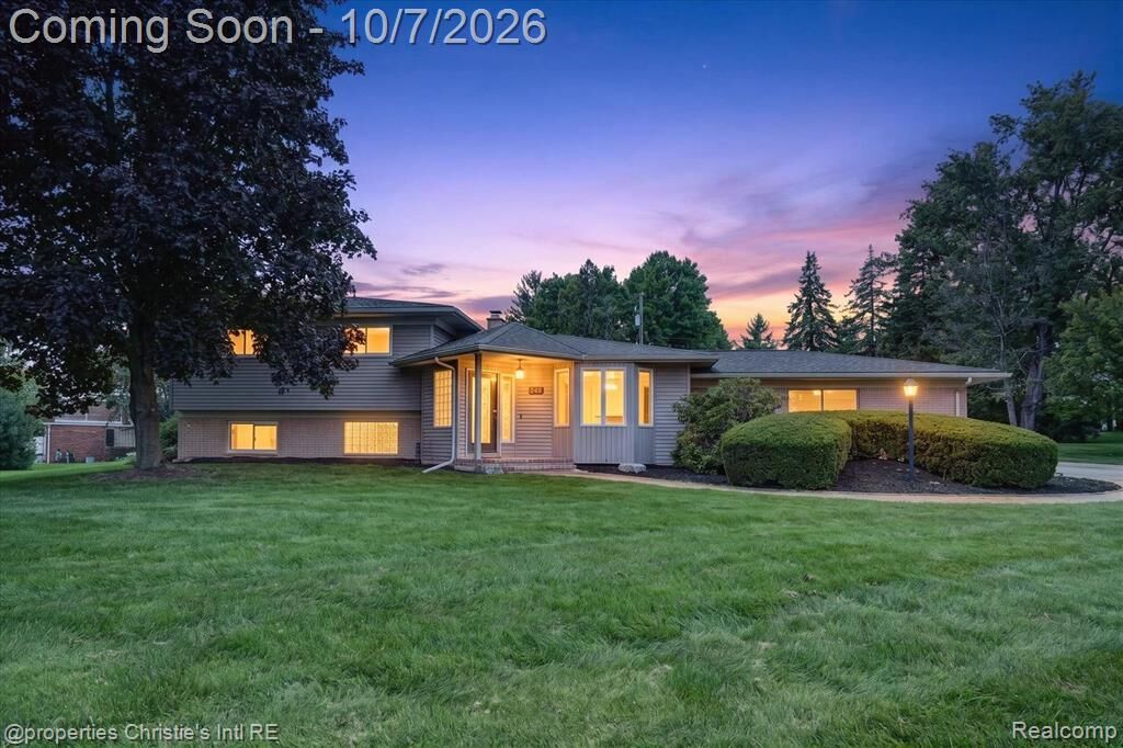 Property Photo: 249 W Hurst Drive MI 48098 1833
