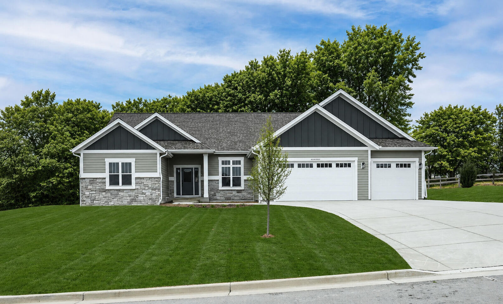 Property Photo:  W254n5593 Crescent Hill Dr  WI 53089 
