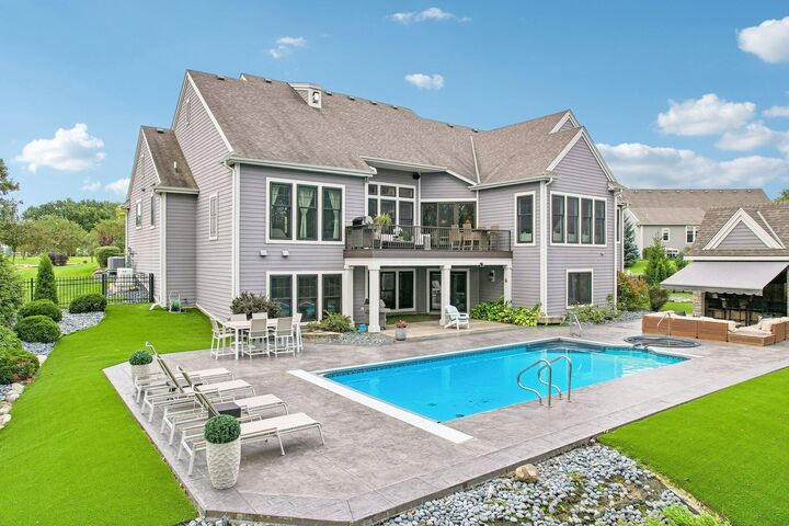 Property Photo:  W248n2175 Kettle Cove Ct  WI 53072 