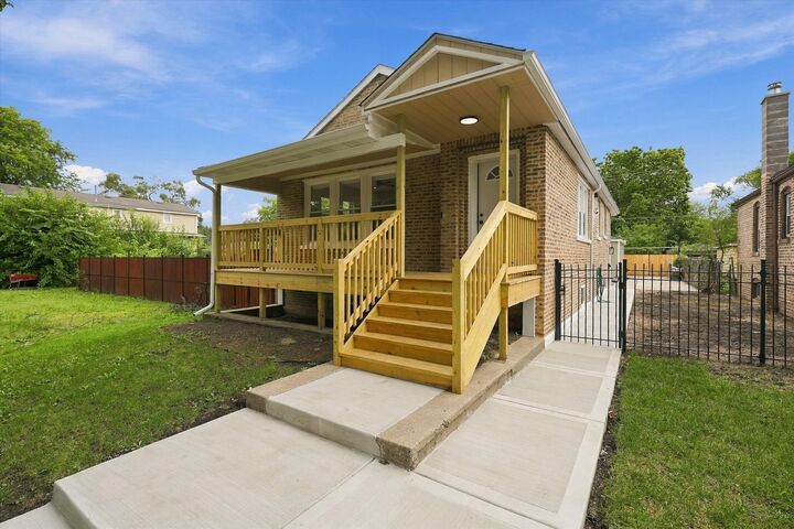 Property Photo:  8817 S Parnell Avenue  IL 60620 