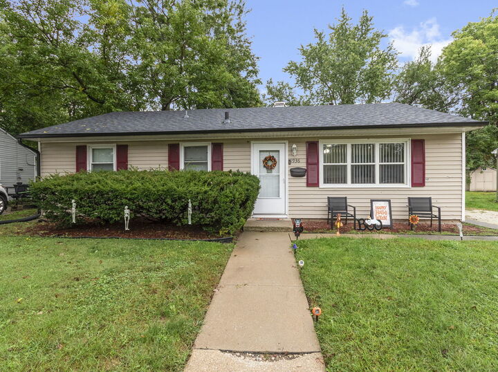 Property Photo:  1936 E Marmion Street  IL 60901 