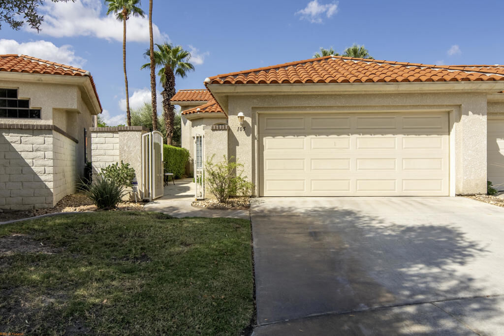 Property Photo:  105 Brandigo Circle  CA 92211 