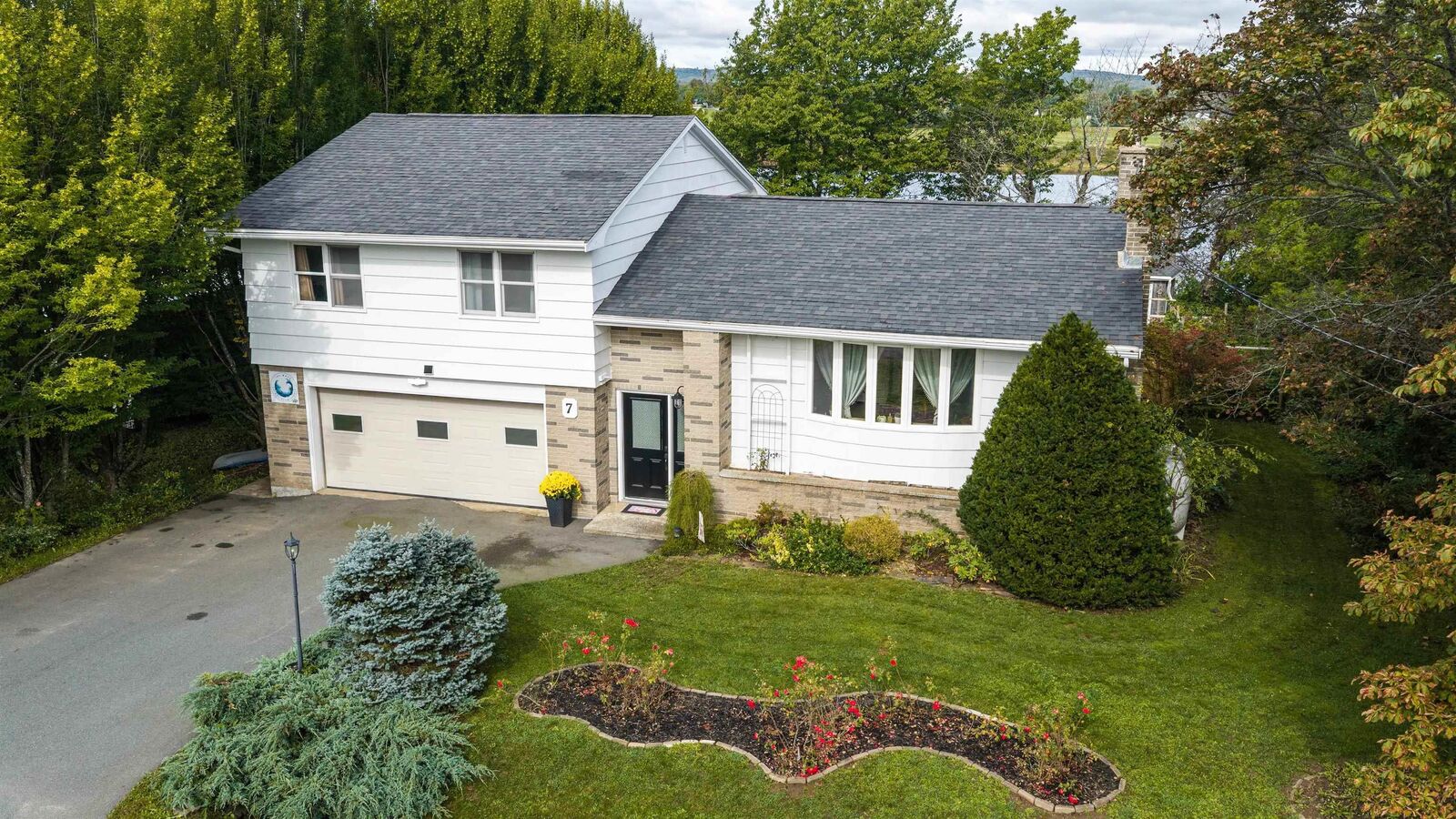 Property Photo:  7 Lakeview Drive  NS B0N 2T0 