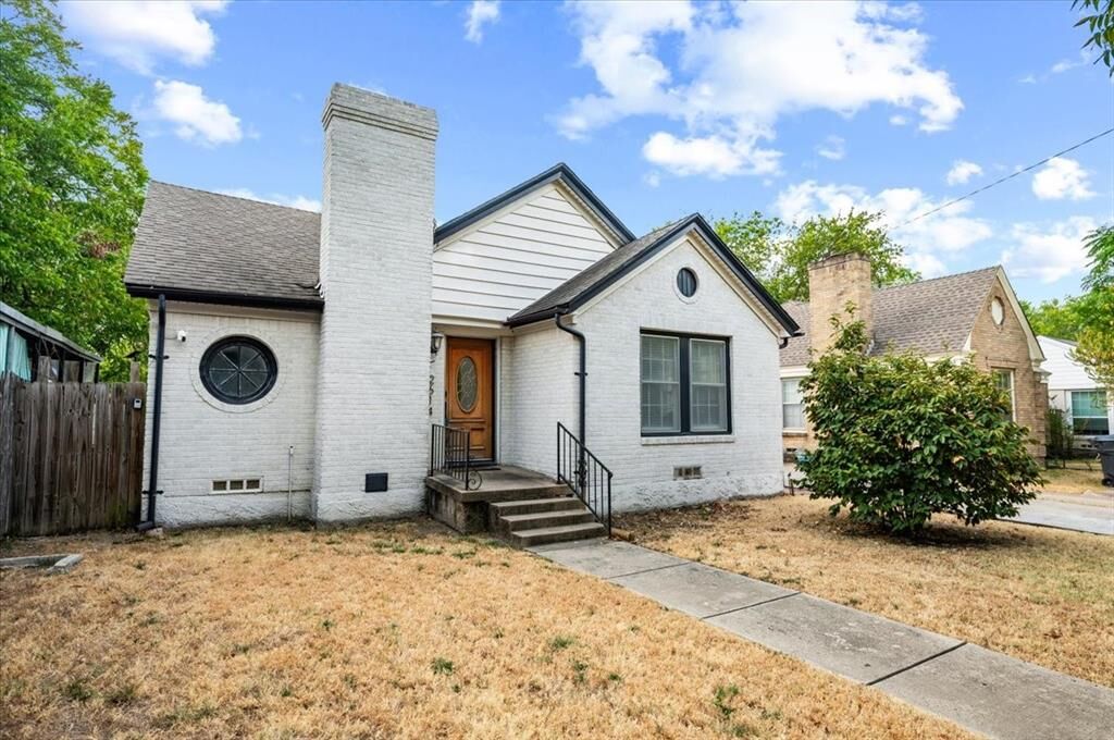 Property Photo: 2614 Roanoke Avenue TX 75235