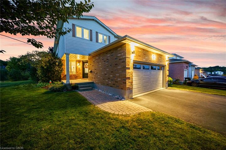 Property Photo:  99 Beechmanor Crescent  ON N2N 3H5 