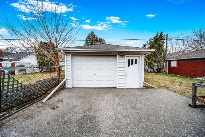 Property Photo:  146 Glencarry Avenue Upper  ON L8K 3R8 