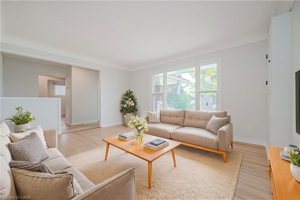 Property Photo:  38 Endfield Avenue Main  ON L8T 2L4 