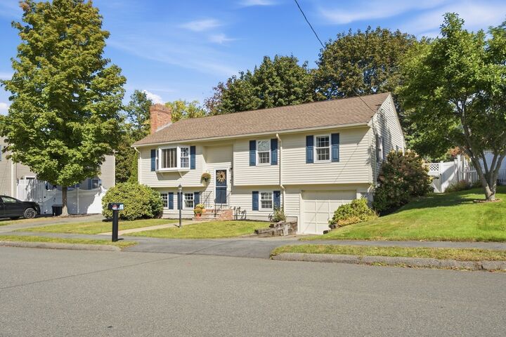 Property Photo:  136 Maplewood Rd  MA 01904 