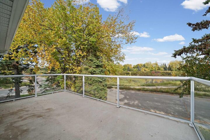 Property Photo:  60 Silverview Way NW  AB T3B 3J8 