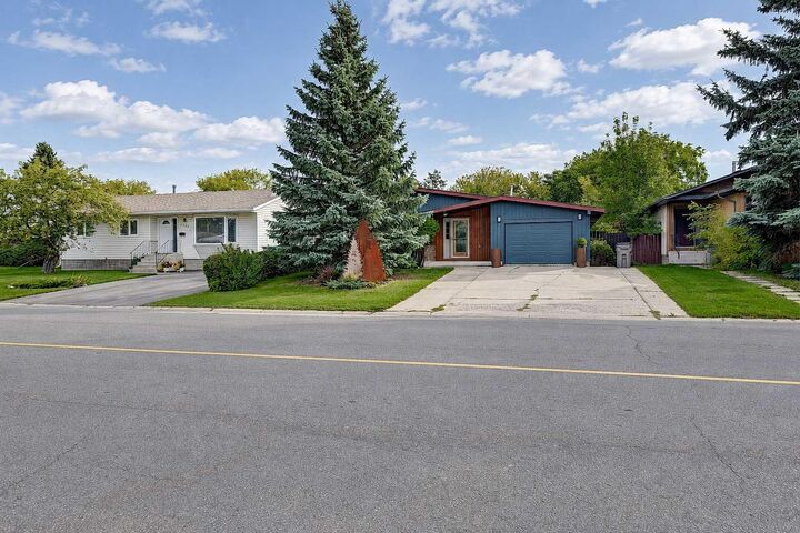 Property Photo: 7205 Patterson Drive AB T8V 5A2