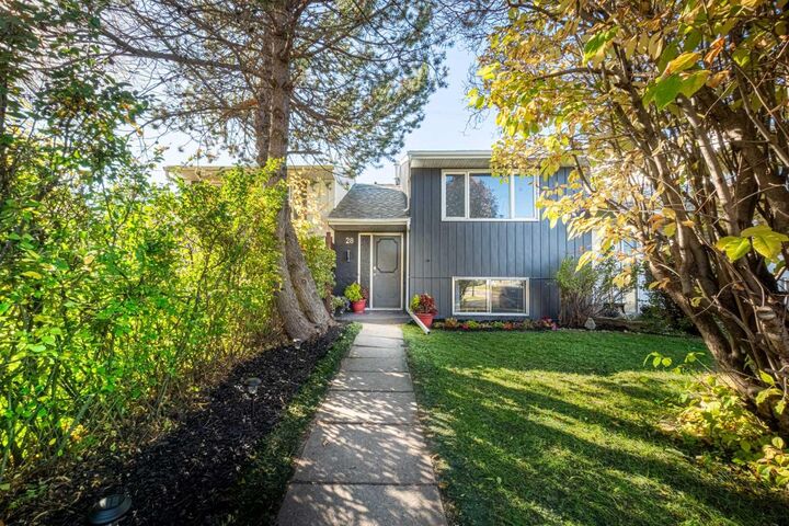 Property Photo:  28 Whiteside Crescent  AB T4N 5Z1 