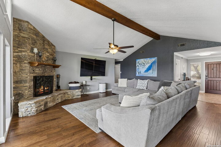 Property Photo: 157 Lorne TX 78133