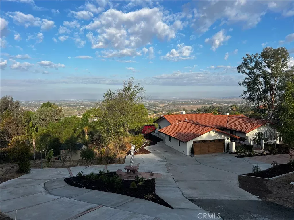 Property Photo: 41525 Avenida Ortega CA 92592