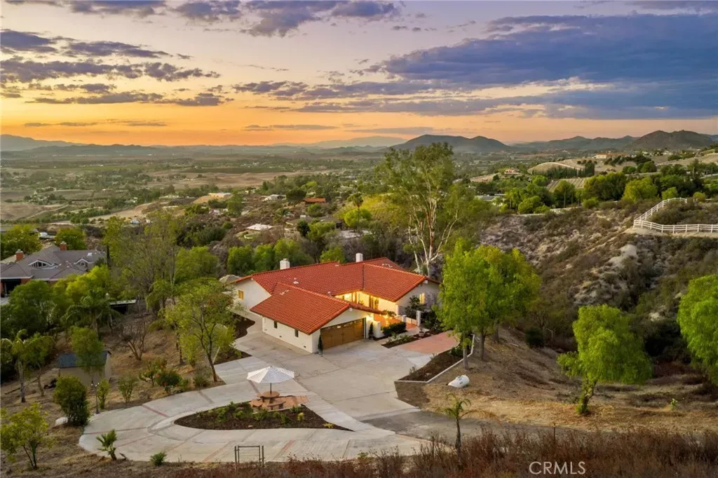 Property Photo:  41525 Avenida Ortega  CA 92592 