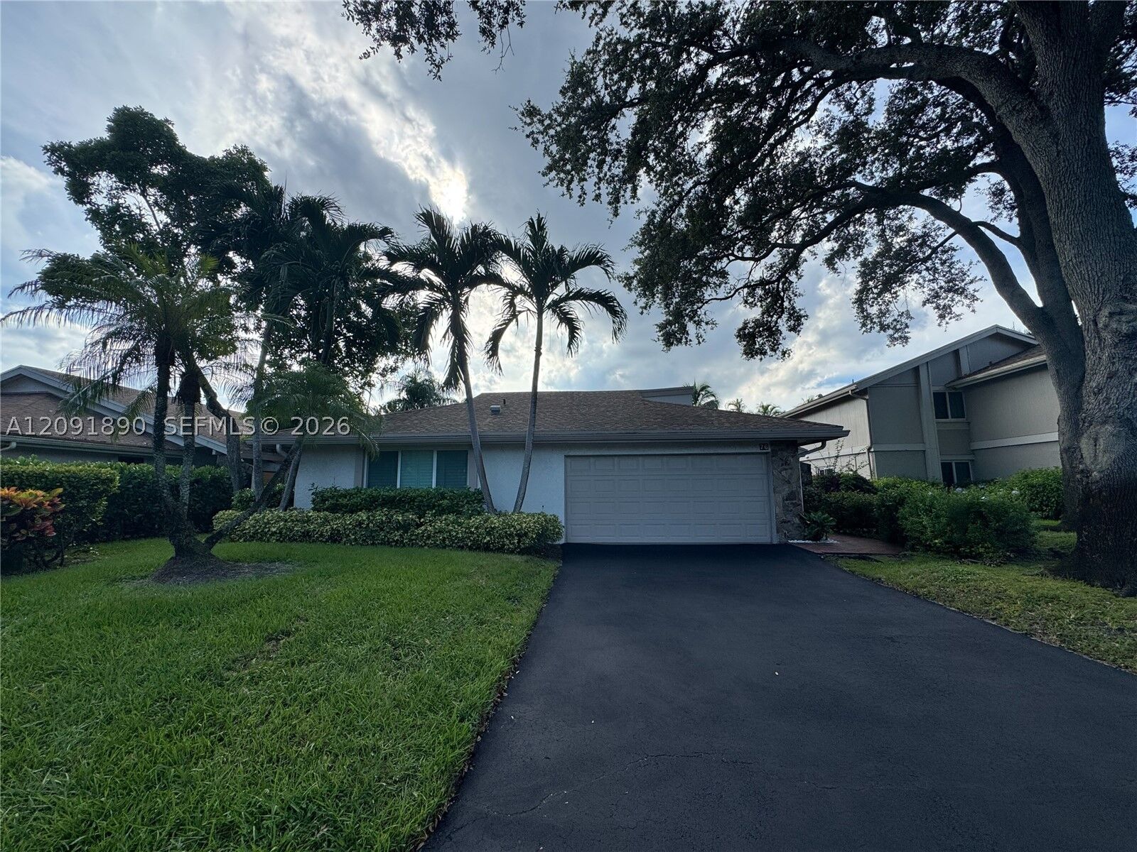 Property Photo: 76 Ivy Rd FL 33021