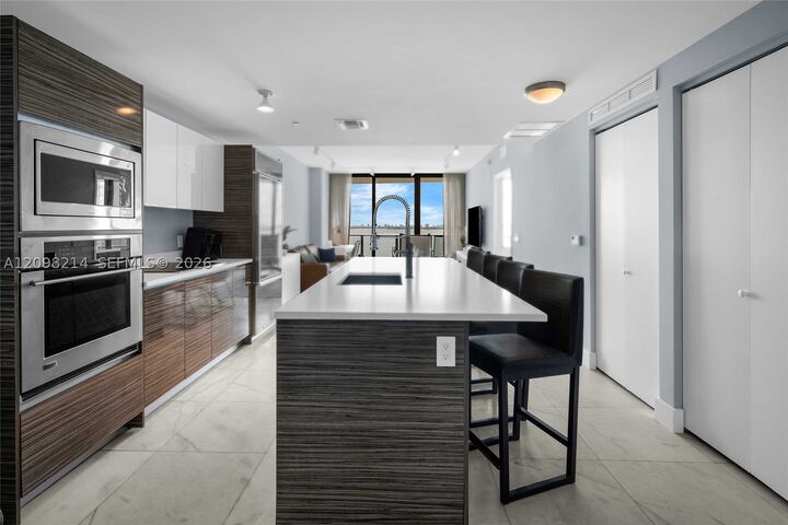 Property Photo:  460 NE 28th St 1104  FL 33137 