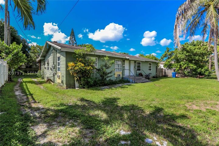 Property Photo:  1056 NE 34th Ct  FL 33334 