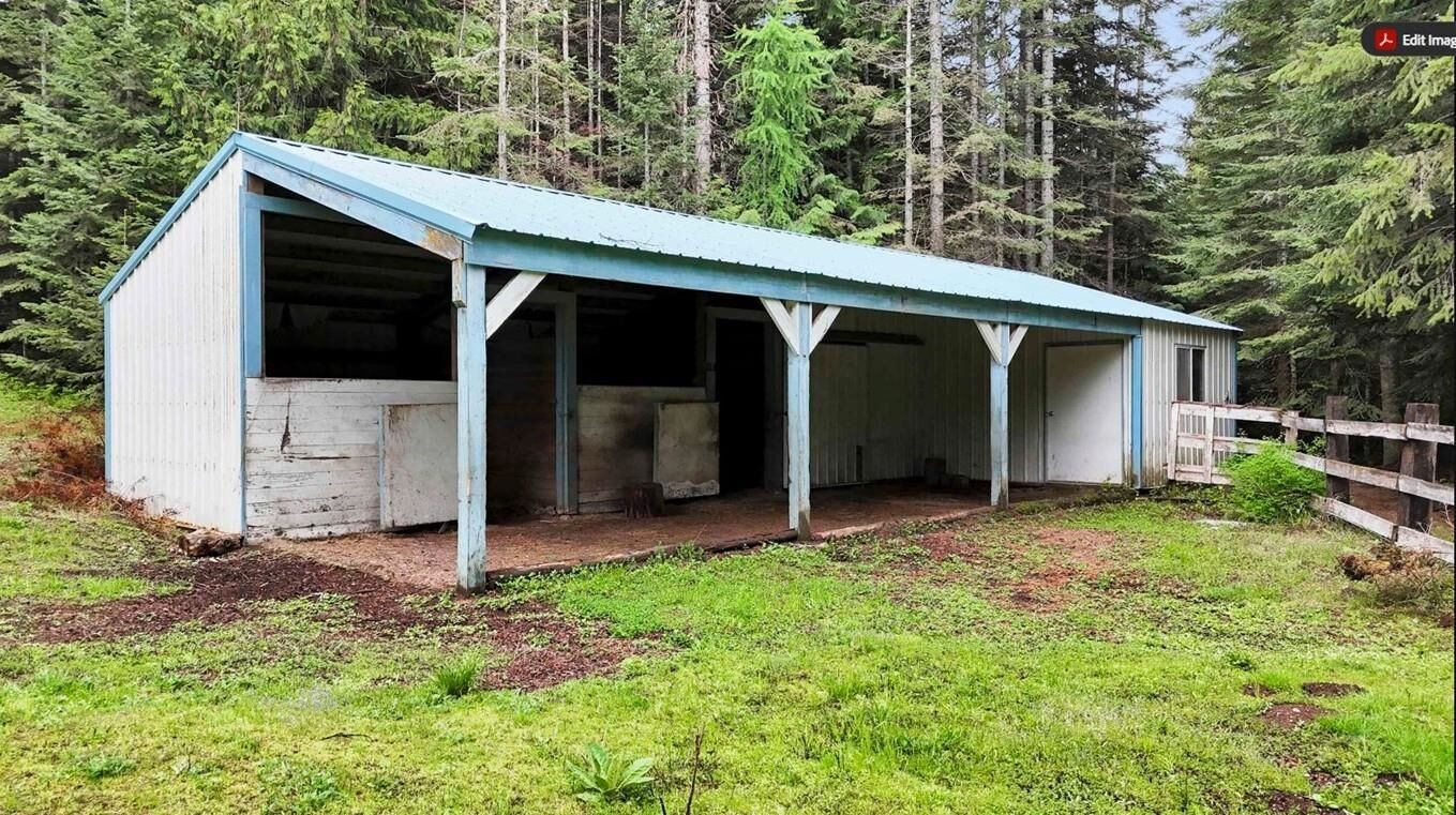 Property Photo: 221 Harworth Rd WA 99156