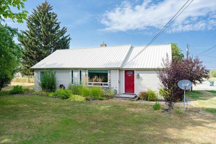 Property Photo: 602 W Washington Ave WA 99109