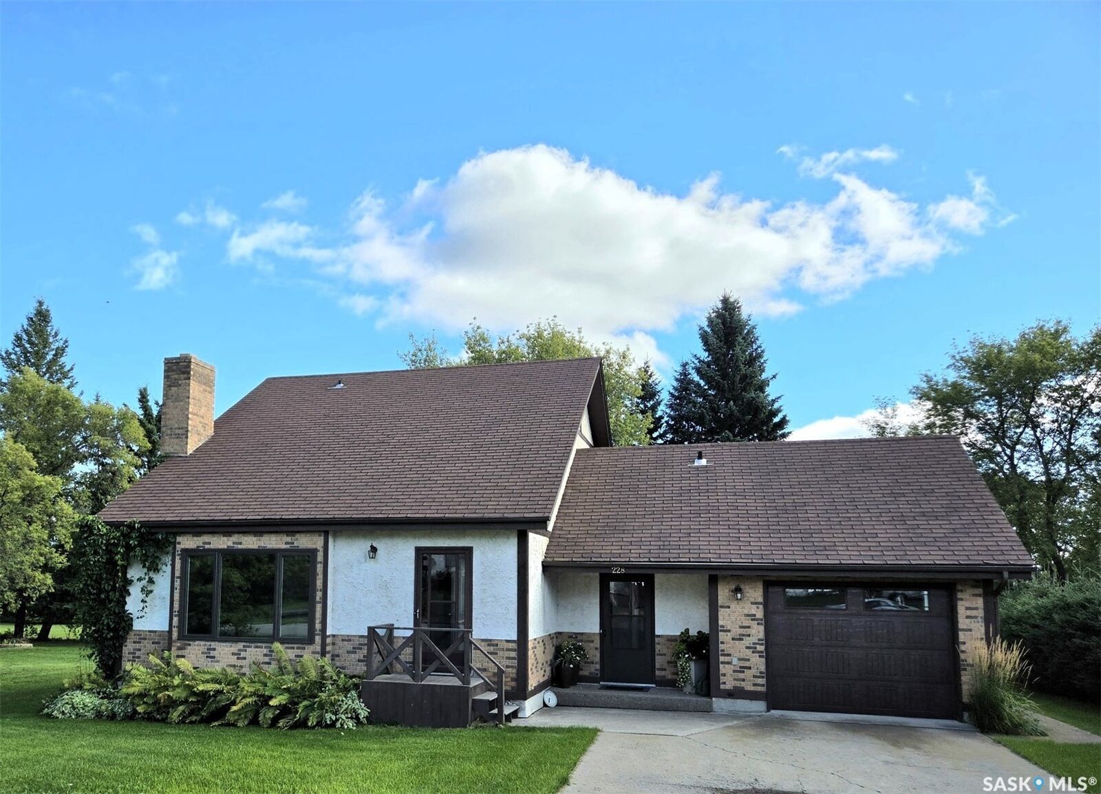 Property Photo:  228 Railway Avenue  SK S0G 5A0 