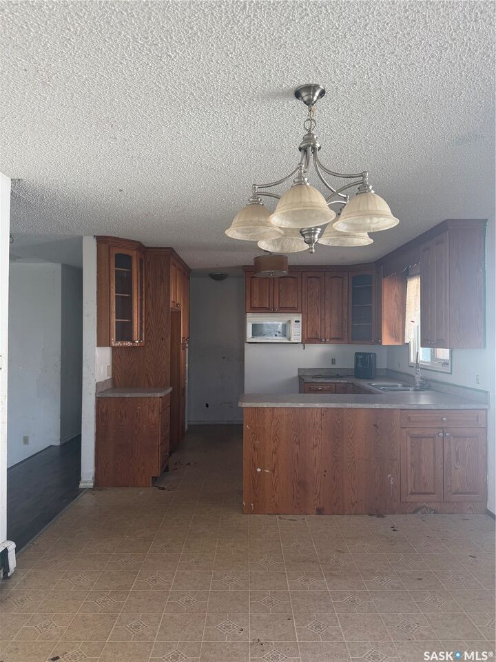 Property Photo:  318 25th Street E  SK S6V 1T1 
