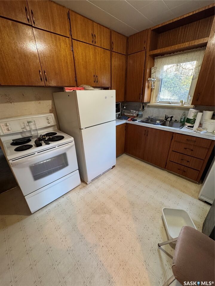 Property Photo:  67 3rd Street E  SK S0J 0G0 