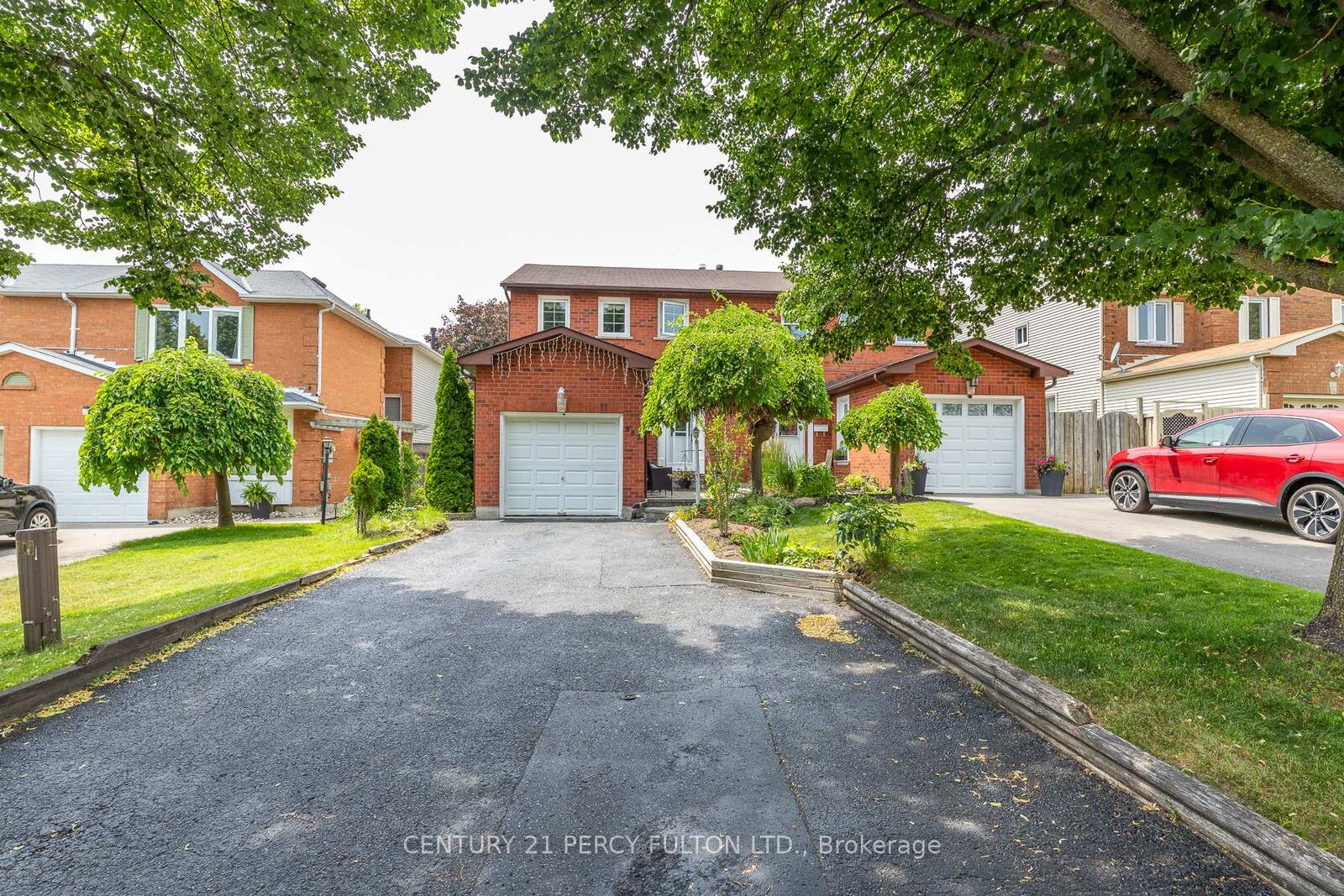 Property Photo: 557 Cobblehill Drive ON L1K 1Y6