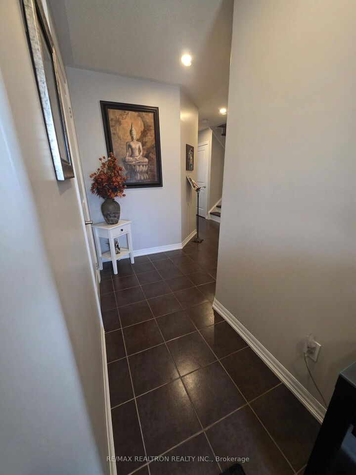 Property Photo:  1813 Shelburne Street  ON L1K 0T3 