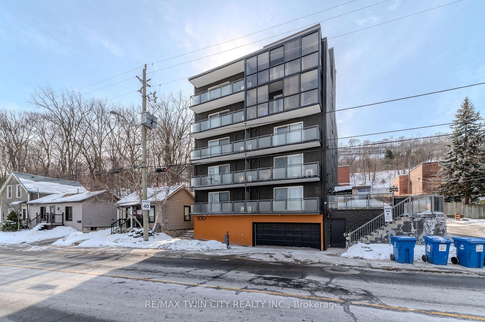 Property Photo:  200 Charlton Avenue E 303  ON L8N 1Z1 