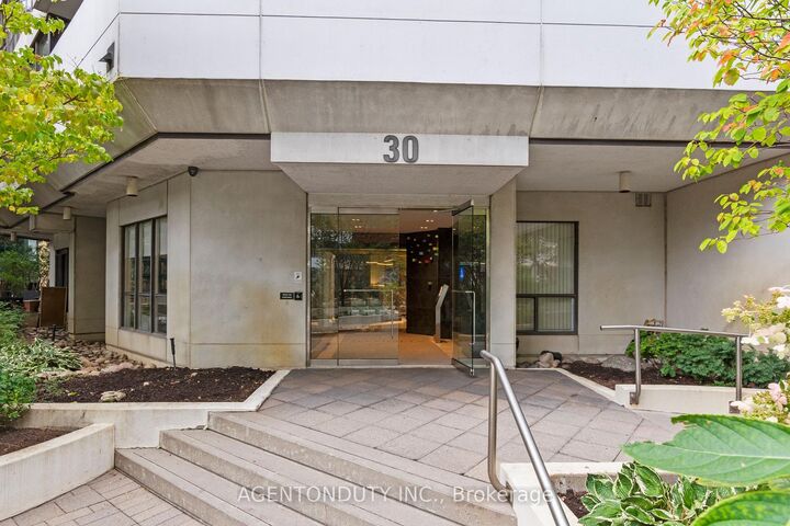 Property Photo:  30 Holly Street 1003  ON M4S 3C2 
