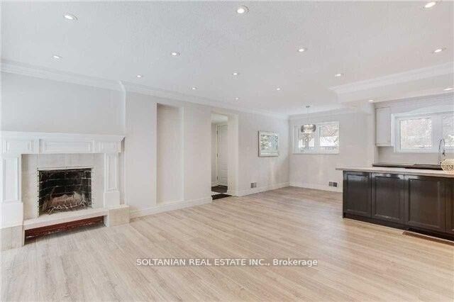 Property Photo:  44 Tremont Crescent  ON M3B 2S2 