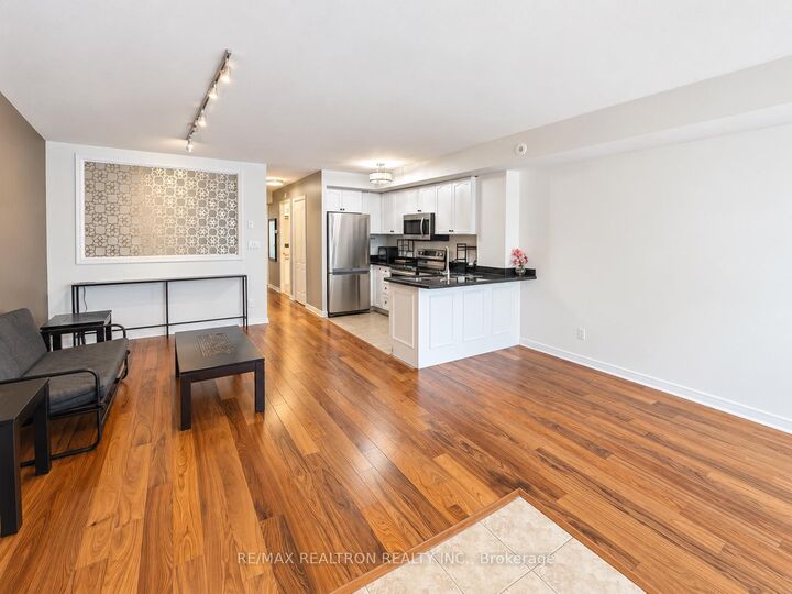 Property Photo:  15 Strangford Lane 101  ON M1L 0E5 