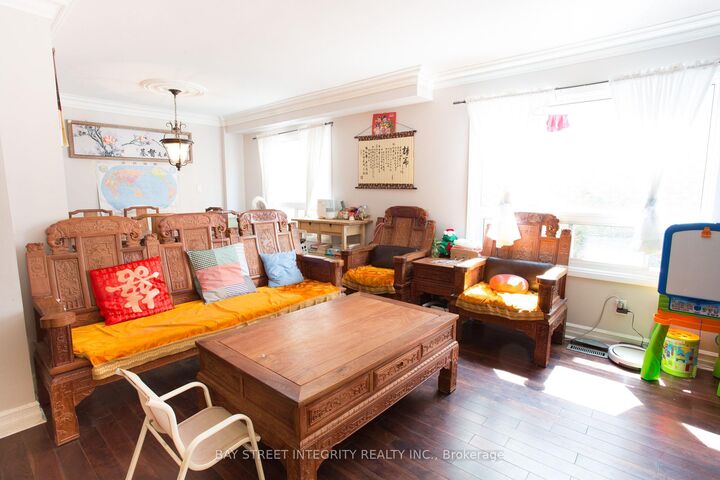 Property Photo:  860 Messenger Meadow Drive  ON L5C 3T2 