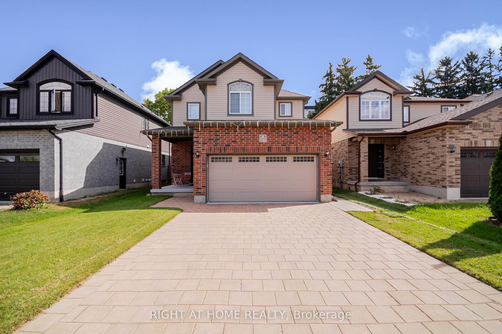 Property Photo:  1253 Howlett Circle  ON N5X 0K5 
