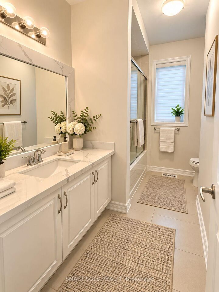 Property Photo: 118 Blackwell Crescent Bedroom ON L3Z 4L4