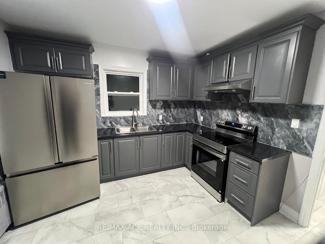 Property Photo:  21 Towpath Road 2  ON L2V 2P5 